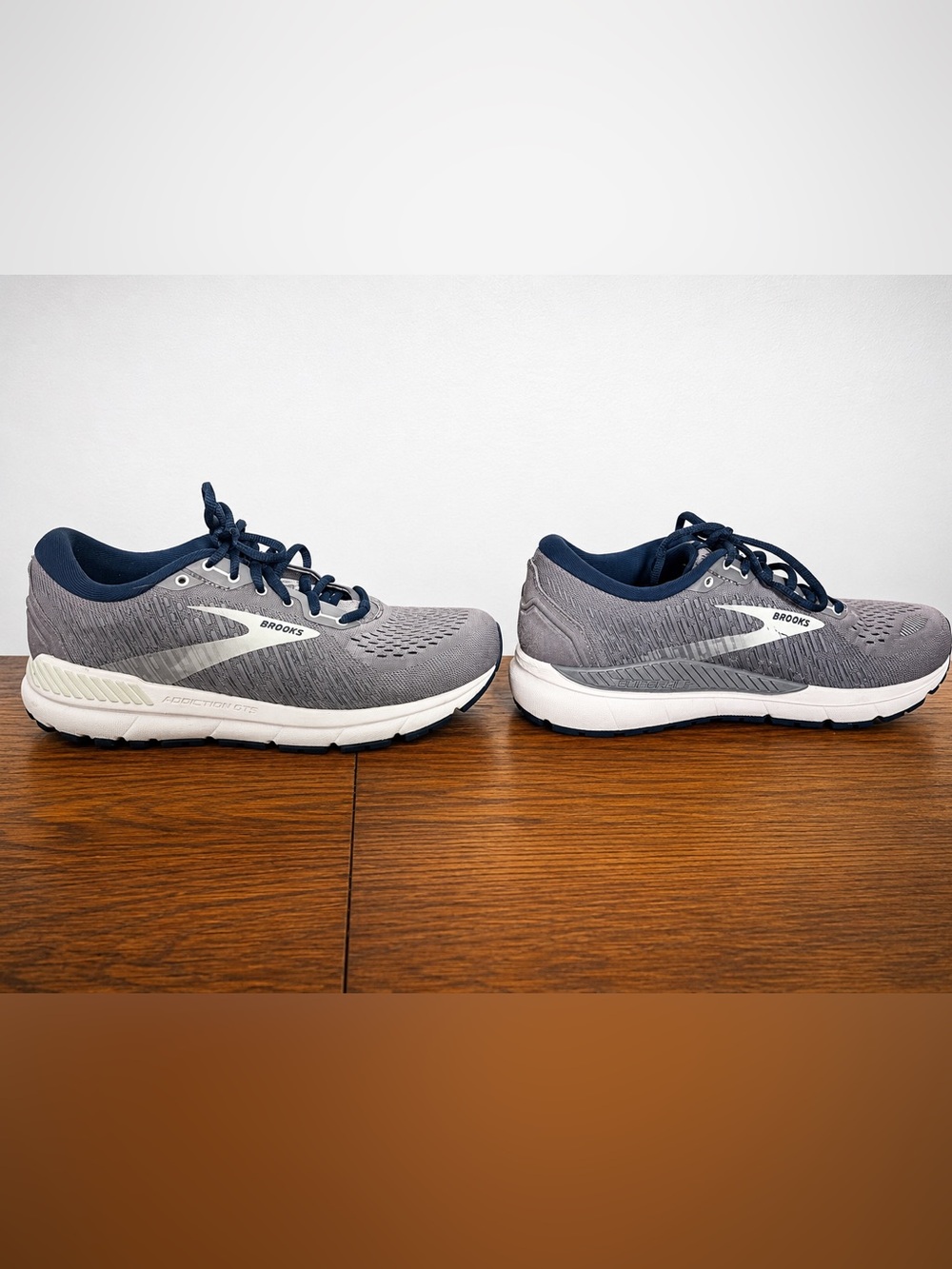 Brooks Addiction GTS 15 Women’s running shoes- new without the box